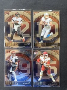 4 Karten Quarterback Lot - Tom Brady, Herbert, Mahomes und Burrow Zahlen auswählen - Bild 1 von 5