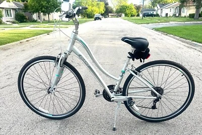 BICICLETA HÍBRIDA DE ALUMINIO PARA MUJER GIANT CYPRESS DX TALLA S PARA 5'4 A 5'7" ALTURA USADA EN EXCELENTE ESTADO Foto 1 de 4