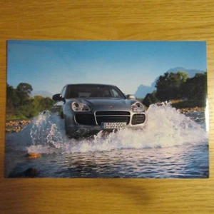 Fotografía de prensa brillante 2002-2003 PORSCHE CAYENNE 4.5 V8 TURBO (en el agua) - Imagen 1 de 2