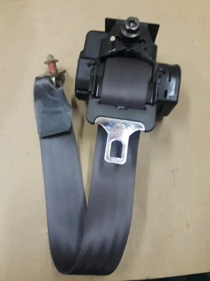2002 VOLVO S40 SEDAN REAR RIGHT PASSENGER SIDE SEAT BELT RETRACTOR ASSEMBLY G072 - Image 1 of 3