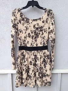 98 $ neu Lovemarks Marke Blumen Spitze schwarz und weiß Langarm V-Ausschnitt hinten - Bild 1 von 2
