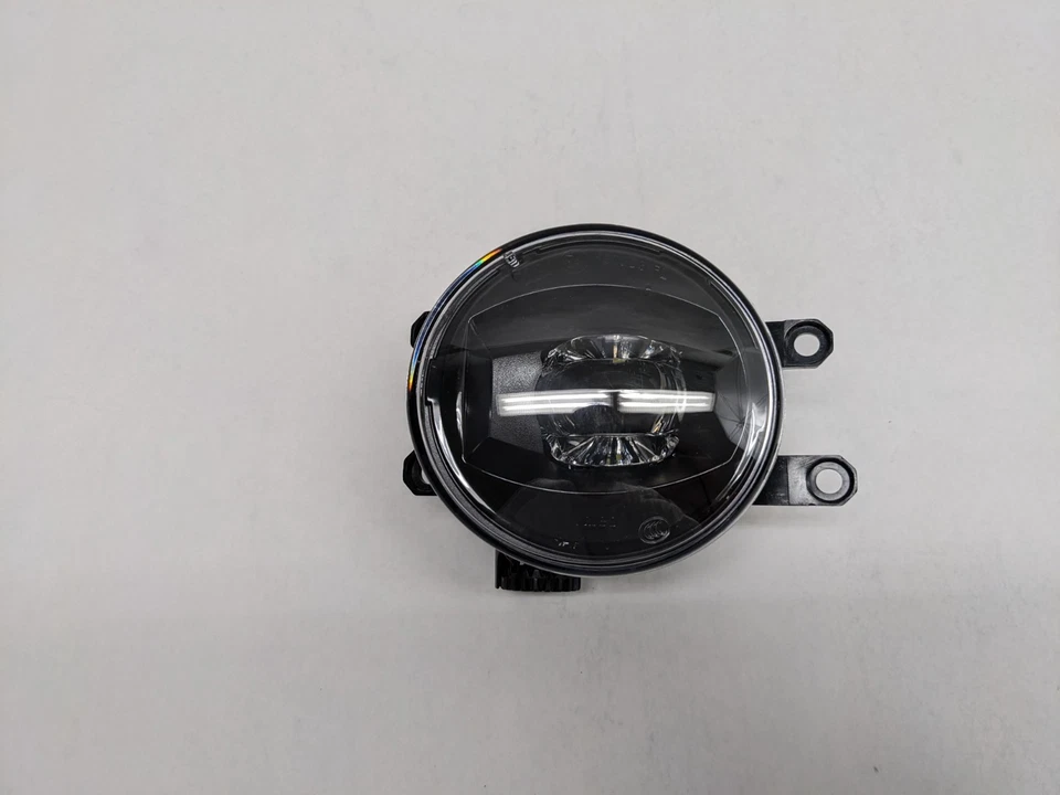 Противотуманная фара левая светодиодная для Toyota Tundra 2020–2021 годов - Изображение 1 из 4