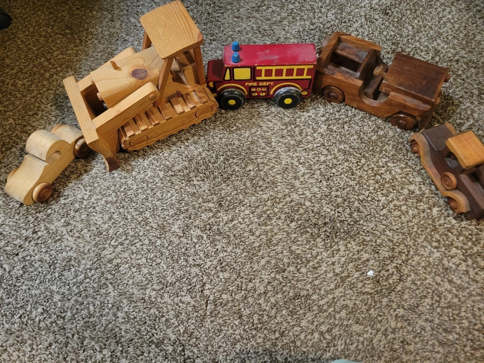 5 Juguetes de Trabajo de Madera Coche Jeep Bulldozer Camión de Bomberos Modelo T Foto 1 de 1