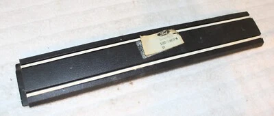 Mercury Cougar 1981 1982 Ford Granada Nuevo de Lote Antiguo Parachoques Trasero Derecha Almohadilla de Moldura Horizontal Foto 1 de 3