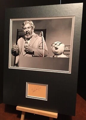 PETER USTINOV The Muppet Show Genuine Authentic Signed 16x12 Display UACC COA - Image 1 of 2