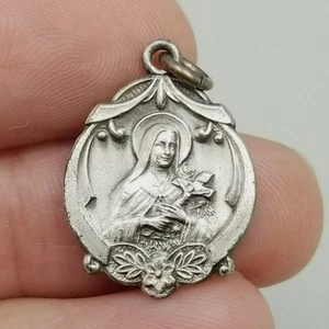 Vintage Saint Therese of Lisieux Sacred Heart Jesus Silver Tone Pendant Medal - Picture 1 of 7