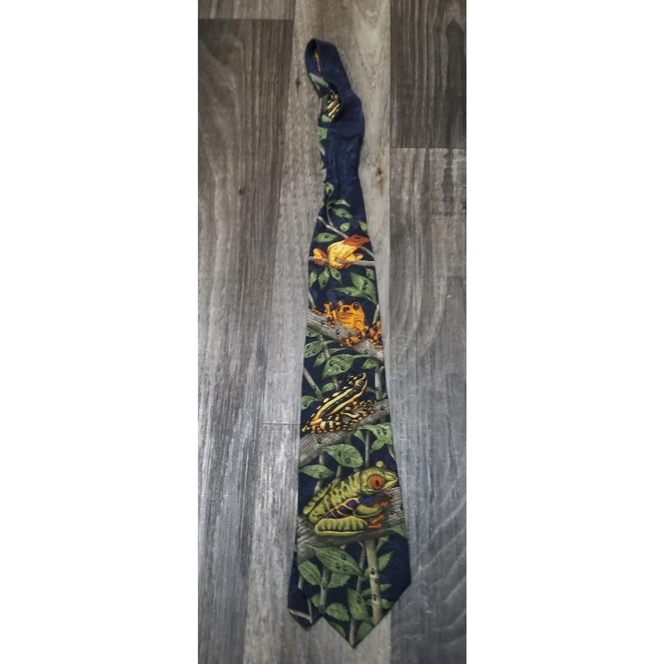 Corbata de seda de ranas de especies en peligro de extinción hecha en EE. UU. Foto 1 de 4