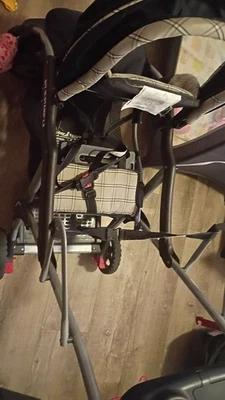 Cochecito 3 en uno Sit-n-stand lx Baby Trend marca usado buen estado  Foto 1 de 4