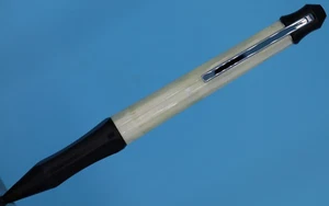 Bolígrafo giratorio Contour en aluminio anodizado negro + carcasa de abulón Awabi MOP - Imagen 1 de 9