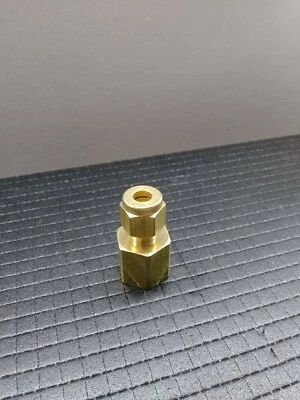 LOT OF (29)PARKER 1/4" Tube x 1/2" FNPT  Brass Female Connector Fittings. - Image 1 of 4