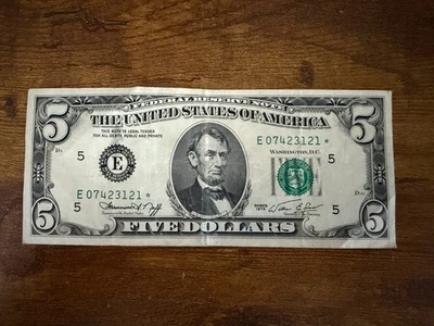 1974 $5 Dollar Bill, Federal Reserve NOTE /  E07423121* / Richmond Star Note - Image 1 of 2