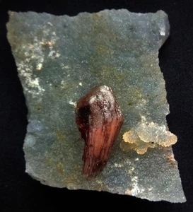 SPLENDIDA STILBITE ROSSA CON CORALLO STALATTITE SU ESEMPLARE MINERALI MATRICE CALCEDONIO - Foto 1 di 3