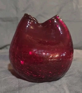 Vintage 4" Tall Pilgrim Crackled Ruby Red Glass Pinched Mouth Bud Vase - Picture 1 of 4