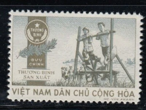 NORTH VIETNAM Soldiers in Field Paddy MNH stamp - Picture 1 of 1