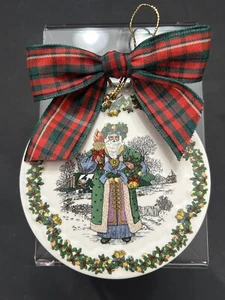 Spode Santa's Around the World Adorno de Navidad de porcelana de Santa británico - Imagen 1 de 4