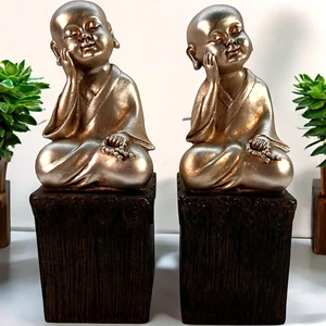 Pier 1 Imports Buchstützen silberfarben meditierend Baby Buddha Mönch Statue 9,5" hoch - Bild 1 von 21