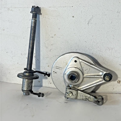 Eje placa freno rueda trasera honda 125 cb125 cb125s 1980 anx-c45 h304 Foto 1 de 4