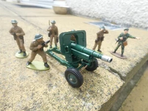 BRITAIN FIELD PIECE AND SOLDATEN CREW & AIRFIX PARAS BEMALT - Bild 1 von 9