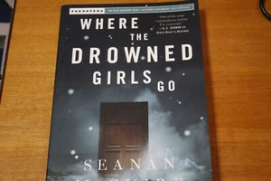 Where the Drowned Girls Go - Seanan McGuire - Uncorrected Proof signed - Bild 1 von 3