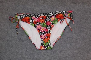 BIKINI PARTE INFERIOR SLIP TALLA 44 NEGRO ESTAMPADO CON FLORES ENCUADERNADAS LATERALMENTE - Imagen 1 de 1