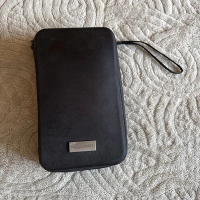 Amazon Basics Black Travel Wallet – Passport, Tickets & Accessories – 25×15×7 cm - Image 1 of 4