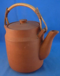 Yixing Teekanne unglasiert Terrakotta Ton, 7,5 cm hoch inklusive Griff, unbenutzt - Bild 1 von 3