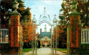 Vintage Postcard - Palace Gates Williamsburg, Virginia - VA Governors Mansion - Picture 1 of 2