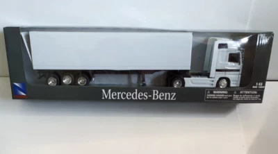 NEW RAY 1:43  DIE CAST CAMION  MERCEDES - BENZ 1857  CONTAINER BIANCO ART 15113H - Immagine 1 di 2