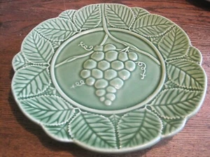 Waccamaw Pottery Portugal MAJOLICA STYLE GRAPE Plate 9.75"-GREEN - Picture 1 of 2