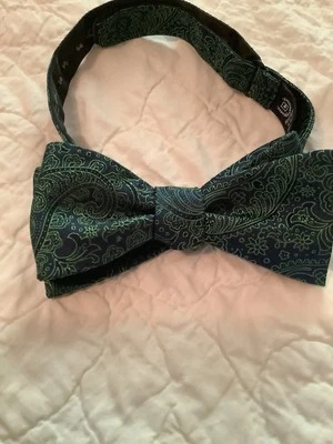 "Pajarita de seda vintage Chaps azul marino ~ verde cachemira autocorbata ajustable 2-1/4"" de ancho" Foto 1 de 4