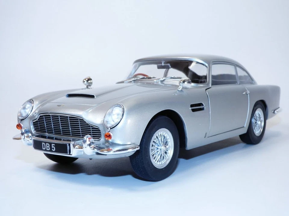 ASTON MARTIN DB5 abedul gris 1/18 Foto 1 de 1