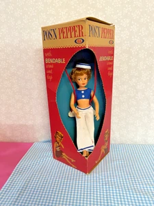Muñeca Pos'n Pepper Ideal Vintage en caja oscilante, traje marinero - Imagen 1 de 16