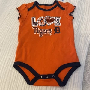 Body tuta bambina MLB Detroit Tigers uno arancione blu 6/9mos.  Maniche con volant - Foto 1 di 6