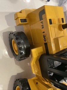 Bruder Camion Giocattolo Caricatore Secchio Anteriore FR 130 16" x 7" CAT Costruzione - Foto 1 di 5
