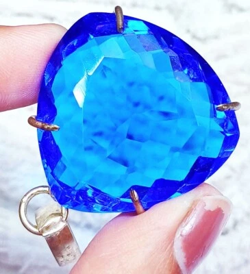 Colgante de piedra preciosa suelta con certificación de topacio azul 79,10 quilates (defecto menor) Foto 1 de 4