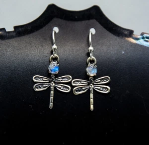 Schöne Ohrringe in Form einer Libelle mit Mondsteinen. Silber mit Stempel 925. - Bild 1 von 7