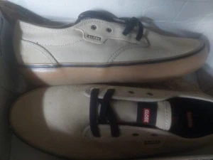 Globe Motley 2 Mens Trainers New UK 9.5 EU 44 - Picture 1 of 8