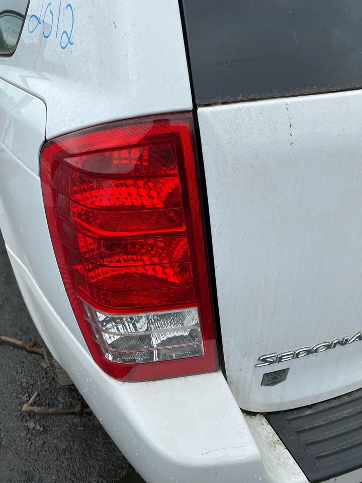 06 07 08 09 10 11 12 14 KIA SEDONA Conjunto de luz trasera lado del conductor izquierdo Foto 1 de 1