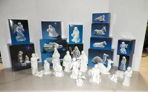 VINTAGE 1980's AVON WHITE PORCELAIN 15 PC NATIVITY SET WITH BOXES - Picture 1 of 16