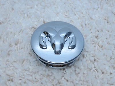 DODGE CARAVAN, CHALLENGE, CARGADOR, TAPA CENTRAL DE RUEDA NITRO OEM 04895900AA #A-2 Foto 1 de 2