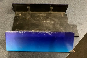 Offizieller Original-Zubehör-Hersteller Sony PlayStation 2 PS2 blau vertikaler Ständer Konsolenbasis SCPH-10040 - Bild 1 von 3