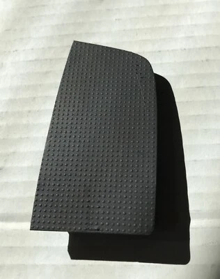 Резиновая отделка крышки винта ручки задней пассажирской двери 2009-2014 Acura TSX OEM 09-14 - Изображение 1 из 2