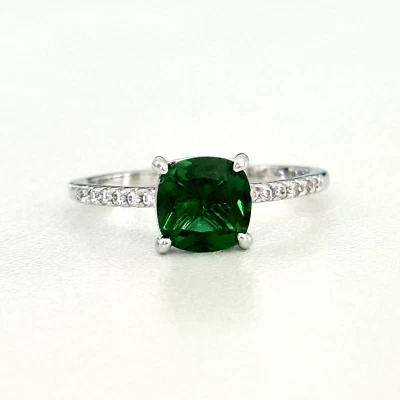 Anillo de banda enchapado en plata circonita cúbica transparente esmeralda verde simulado para dama talla 7 Foto 1 de 4