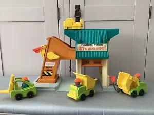 Vintage Fisher Price Lift + Load Depot Play Set 1980s - Picture 1 of 15