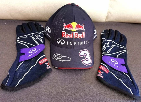 F1 DANIEL RICCIARDO SIGNED Redbull personal cap+Alpinestars TECH ZX F1 Gloves Cover