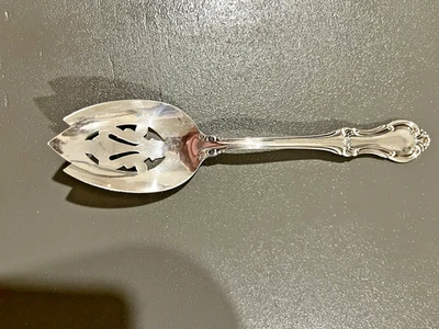 Cuchara para servir ranurada "Juan of Arc" International 1979 de colección Foto 1 de 2