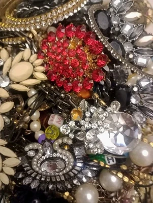 Смешанный лот сломанных ювелирных изделий 8 фунтов рукоделие металлолом ремонт перепрофилирование  - Изображение 1 из 4