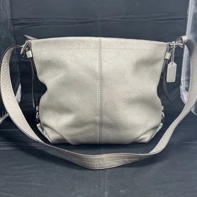 蔻驰 M1060 - F15064 棕褐色皮革可调节行李斜挎包单肩包流浪汉包 — 第 1/4 张图片