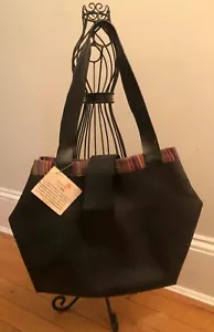 Jeevankala - Upcycling Gummi Tasche (schwarz) - Bild 1 von 5