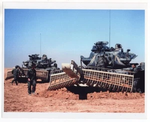 1991 Desert Storm M728 Combat Engineer Tank of 24th Infantry Division 8x10 Photo - Picture 1 of 2